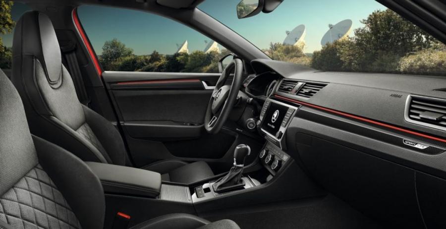 Интерьер Skoda Superb SportLine 2016 года  (CIS) (фото 4 из 4)